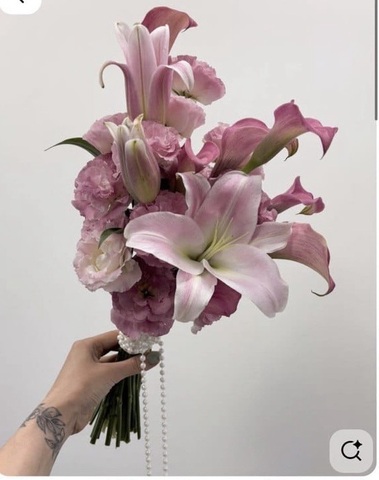 Букет невесты с лилией