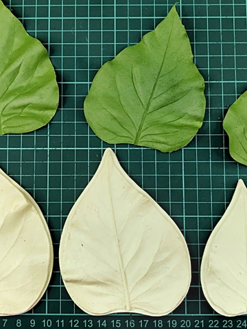 Молд пластиковый лист сирени 12х9,3см