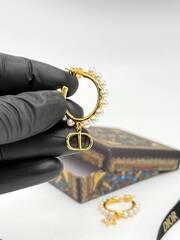 sergi-kongo-s-assimetrichnymi-podveskami-v-stile-cdior