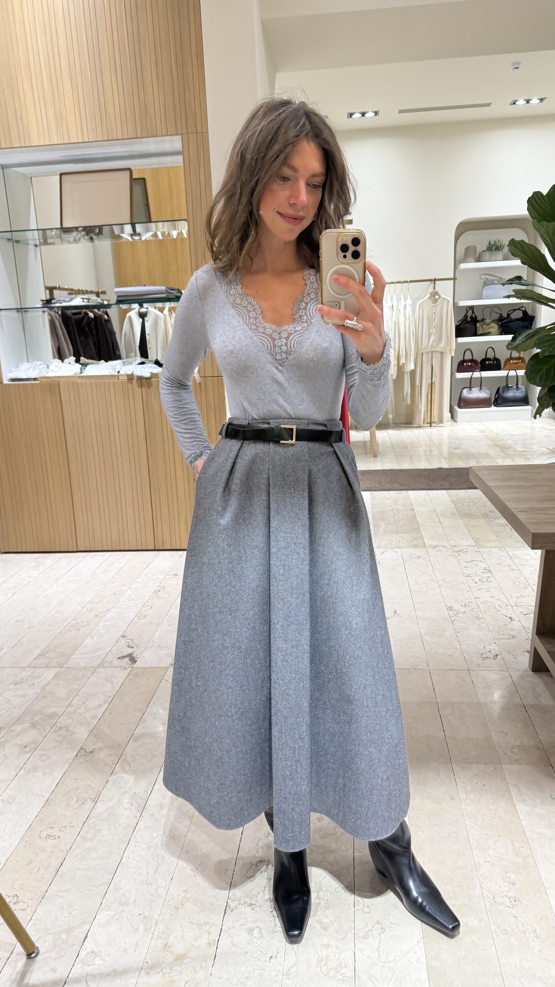 Юбка из костюмной ткани с глубокими защипами