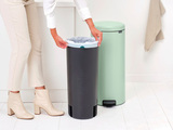 Мусорный бак newIcon с педалью 30 л, артикул 233944, производитель - Brabantia, фото 4