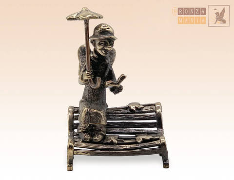 фигурка Петербургский ангел на спинке скамейки