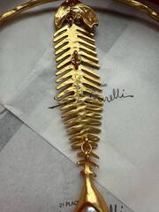 Колье обруч FISH с подвеской скелет рыбы с жемчужиной в стиле Schiaparelli