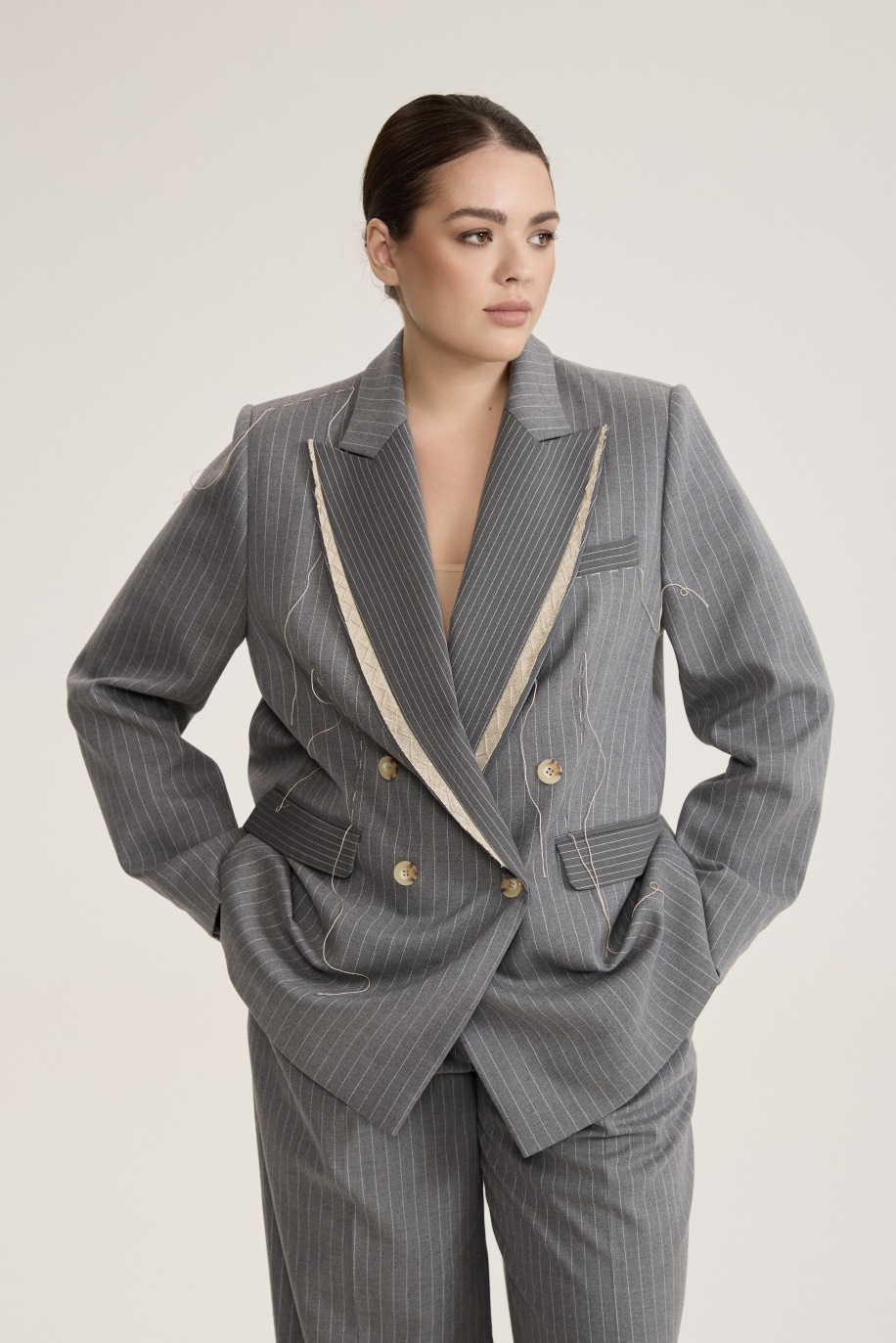 Жакет в комбинированную полоску, серый