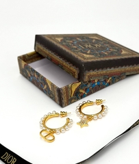 sergi-kongo-s-assimetrichnymi-podveskami-v-stile-cdior