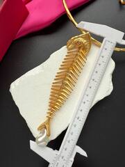 Колье обруч FISH с подвеской скелет рыбы с жемчужиной в стиле Schiaparelli