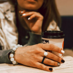 Чёрное кольцо из нефрита глянцевое.