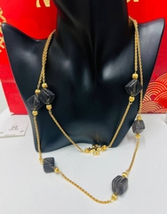 kole-tory-burch-dlinnoe-s-vstavkami-iz-lyucita