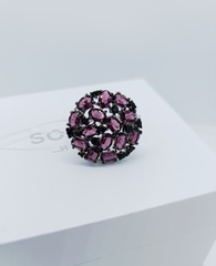 94012682 - Кольцо круглое из серебра с кристаллами Swarovski винного цвета