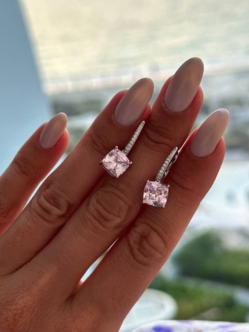 Серьги с розовым камнем