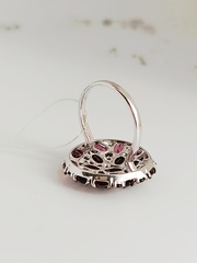 94012682 - Кольцо круглое из серебра с кристаллами Swarovski винного цвета