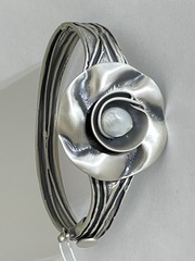 Лотус- жемчуг (браслет из серебра)
