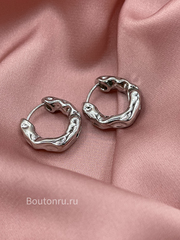 Серьги кольца серебристые мятые
