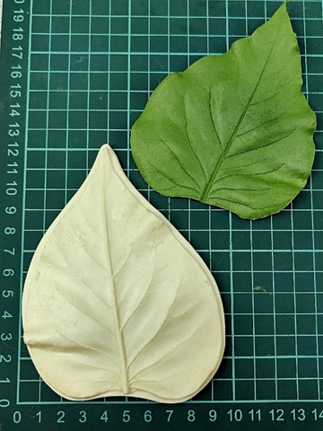 Молд пластиковый лист сирени 12х9,3см