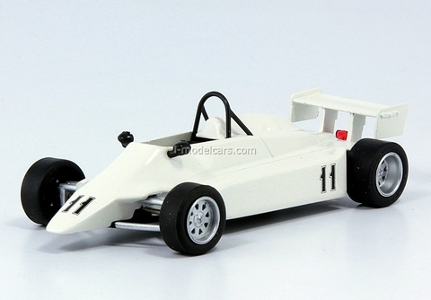 Estonia-21M white 1:43 DeAgostini Auto Legends USSR #127