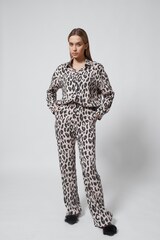 БРЮКИ КЛАССИКА КОРИЧНЕВЫЙ ЦВЕТ, ПРИНТ - ЛЕО