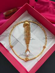 Колье обруч FISH с подвеской скелет рыбы с жемчужиной в стиле Schiaparelli