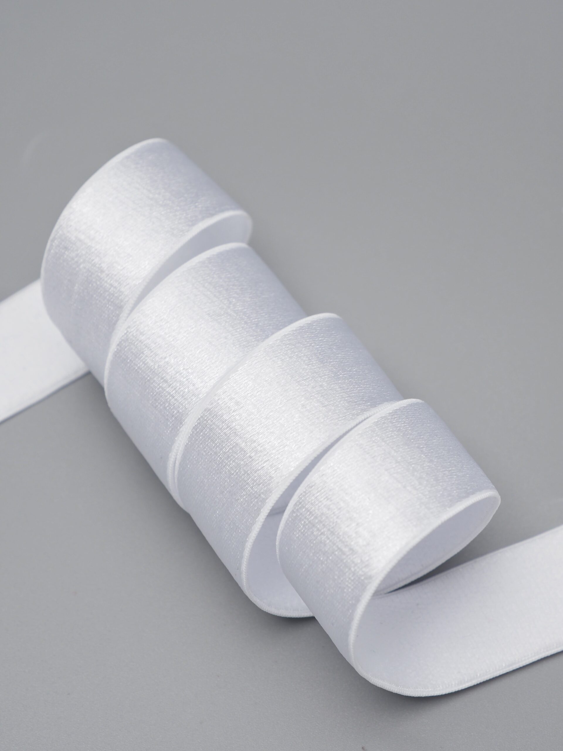 Резинка бретелечная кипельно-белая глянцевая ширина 20 мм