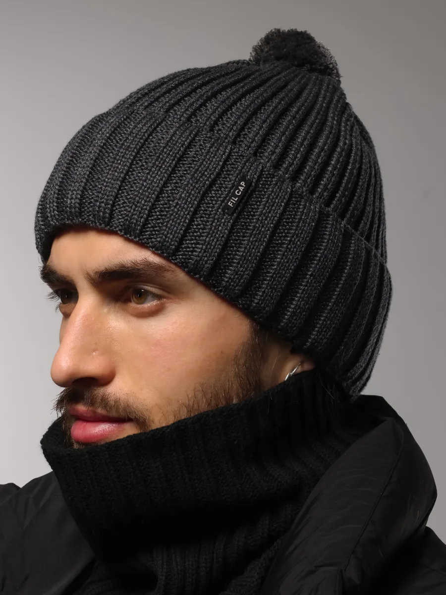 Шапка зимняя с помпоном весенняя