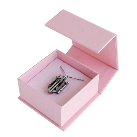 Коробка розовая, с магнитным закрыванием