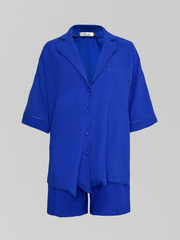 Костюм Decolte из коротких шорт и свободной рубашки с коротким рукавом