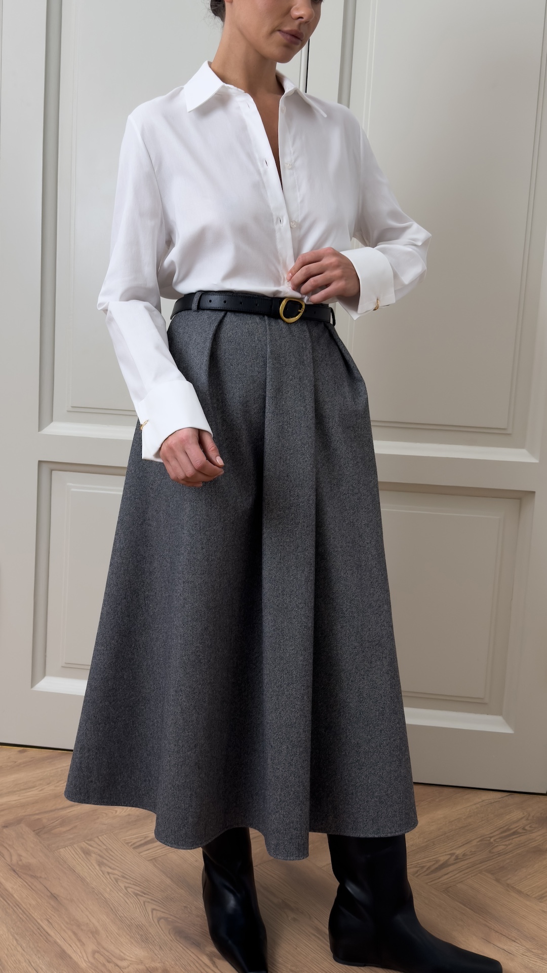 Юбка из костюмной ткани с глубокими защипами