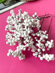 Ягоды Белые, искусственные на ветке 19 см., 5-8 мм., набор 10 шт.