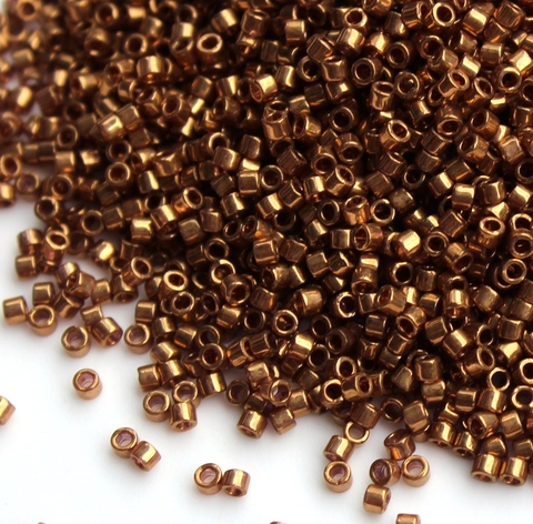 DB-0022L Бисер цилиндрический Миюки делика 11/0 Светлая бронза /Miyuki delica 11/0 Metallic Light Bronze