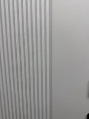 Входная дверь в квартиру Лабиринт Лаб про 1 Велютто кофе с зеркальной тонированной вставкой 31 Белый софт рельеф