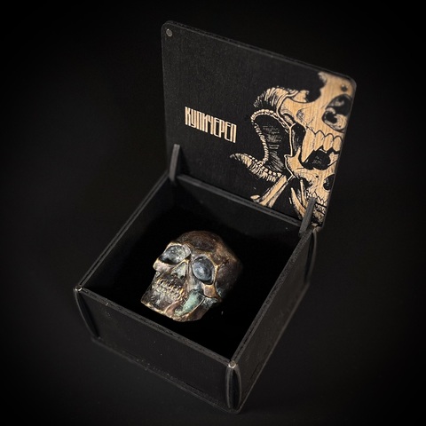 Череп из бронзы