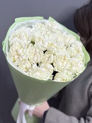 Монобукет из 7 кустовых пионовидных роз сорта "Артик Флоу"