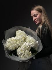 Букет из белых гортензий