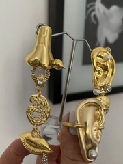 73322- Длинные асимметричные серьги в стиле Schiaparelli с подвесками