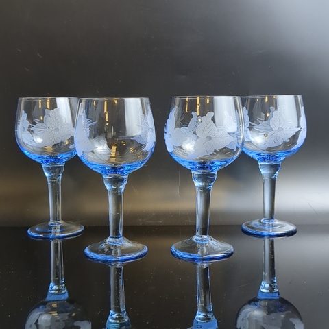 Бокалы набор из 4х штук стекло нежно-голубого цвета, декор в виде листьев, матирование, винтаж СССР 1970-1990 гг