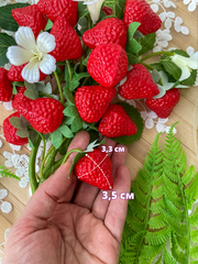 Клубника искусственная на ветке, реалистичная, пластиковая, 17-18 ягод, ветка 29 см, набор - 1 ветка