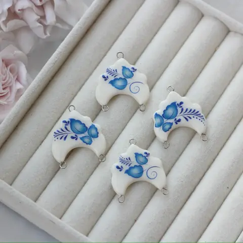 Коннектор (подвеска) Кокошник, полимерная глина, гжель, 25*25 мм, S048