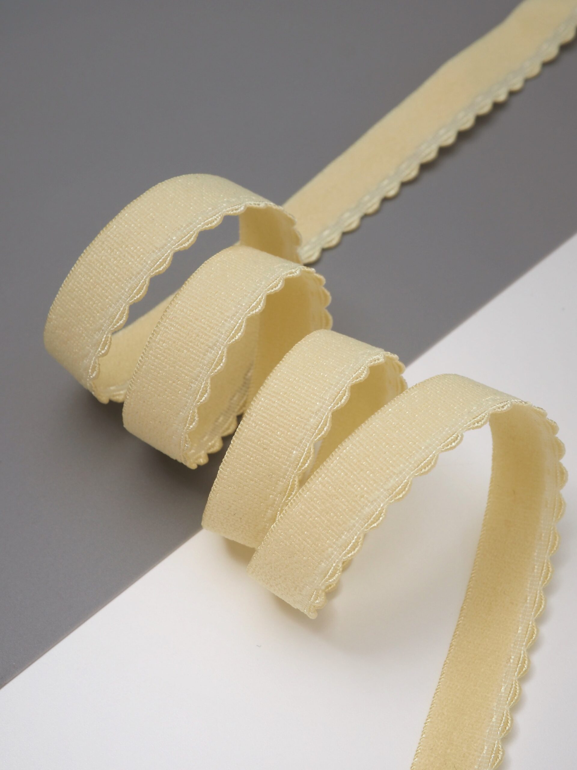 Резинка отделочная сливочное масло ажурная ширина 12 мм с учетом фестона