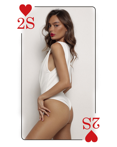 Боди с глубоким вырезом молочное