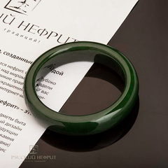 Нефритовый браслет цельный. Зелёный модэ.