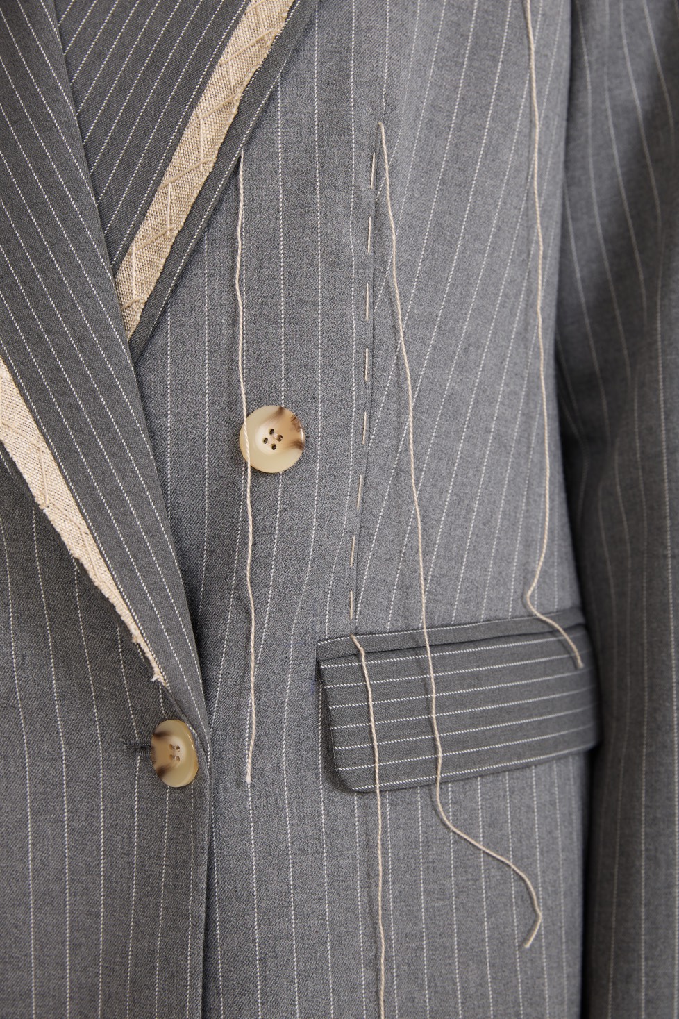 Жакет в комбинированную полоску, серый