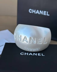 Браслет манжета широкий CHANEL белый перламутр