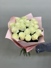 Букет 19 белых роз Эквадор 50см в пленке