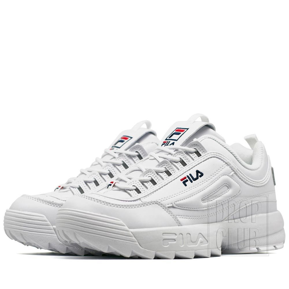 Fila кроссовки Disruptor 2. Кроссовки Fila мужские белые. Fila Disruptor сандали. Красные кроссовки Fila на белом фоне.