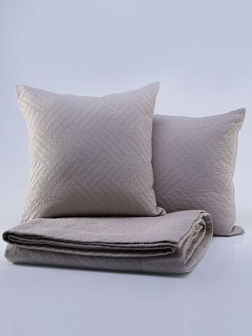 Покрывало 240х260 и 2 декоративные подушки 45х45 Claire Batiste Tilt Greg бежевые