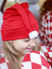 Шапочка с помпоном Mjölk Cranberry