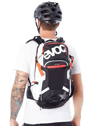 Картинка рюкзак велосипедный Evoc Fr Trail Unlimited 20 Black White - 7