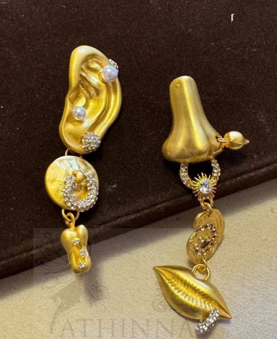 73322- Длинные асимметричные серьги в стиле Schiaparelli с подвесками