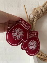 Варежки бордовые. Пара из фетра с вышивкой в этностиле TSF-25-1120-Midi