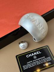 Браслет манжета широкий CHANEL белый перламутр