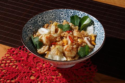 Рис с морепродуктами Том Ям